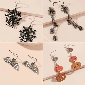 Halloween Ohrring Set mit Spinnennetz, Fledermaus und Glitzer Kürbis Designs für Damen