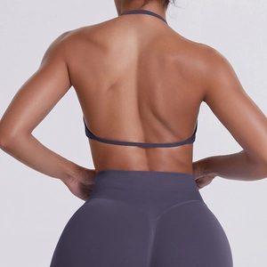 Detail view of the V-shaped back seam and racerback design on high-waist yoga set