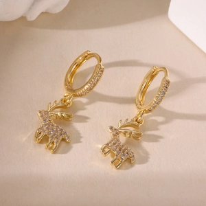Boucles d'oreilles créoles renne de Noël dorées avec breloques en zircone pour femme