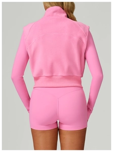 Vue arrière du gilet polaire rose avec coutures incurvées et ourlet côtelé pour le sport