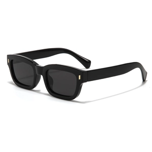 Lunettes de soleil noires carrées classiques avec détails dorés et verres gris