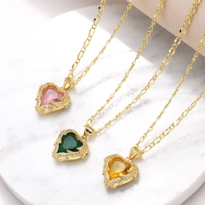 Minimalist Copper Heart Pendant Necklace For Women Electroplated Gold Rhinestone Clavicle Chain Fashion Jewelry Gift