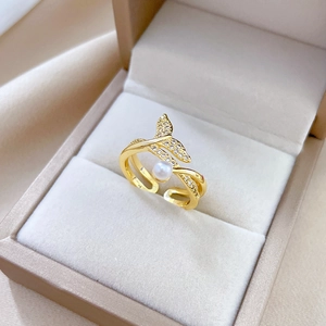Elegant gold-plated fishtail pearl ring with micro-pave zircons in a luxury gift box