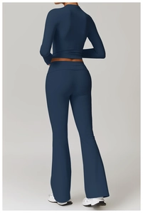Vue arrière du pantalon yoga évasé taille haute et haut slim à manches longues bleu foncé