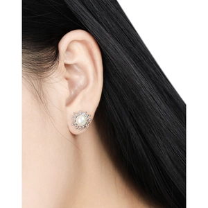 Irregular lava design S925 sterling silver stud earrings with natural pearl on model