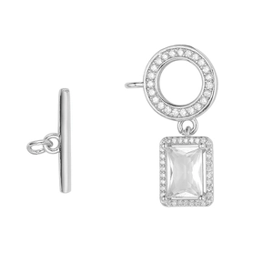 Gros plan du fermoir à bascule argenté avec pendentif en zircone rectangulaire pour bijoux