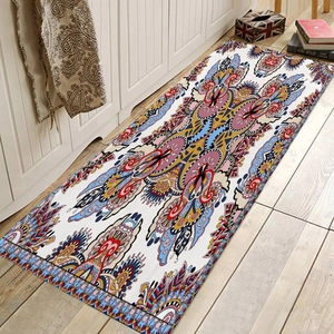 Bunter Läufer mit Paisley-Muster für Küche oder Flur auf hellem Holzbodenbelag