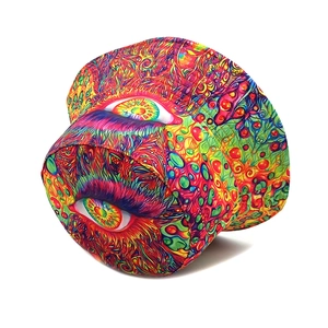 Detailansicht des lebhaften psychedelischen Augenmusters auf dem Anglerhut