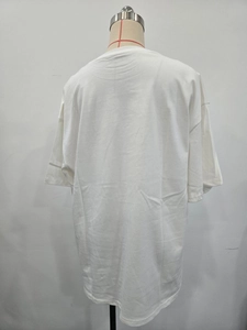 Rückansicht von weißem Oversize-Baumwoll-T-Shirt mit überschnittenen Schultern und Rundhals
