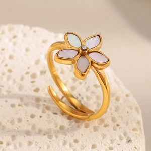 Bague ouverte fleur dorée avec pétales en nacre et un strass étincelant au centre