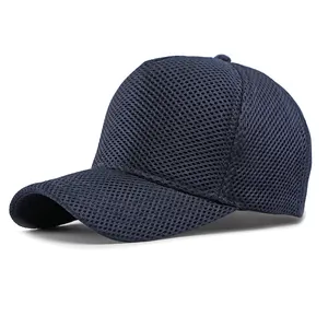 Dunkelblaue Mesh-Baseballkappe mit hoher Krone und atmungsaktivem Stoff für Sonnenschutz