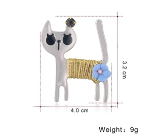 Detailed view of cat brooch with dimensions 4.0x3.2cm and 9g weight specification