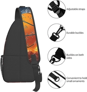 Détail des sangles réglables, boucles durables et poche filet latérale du sac à bandoulière noir