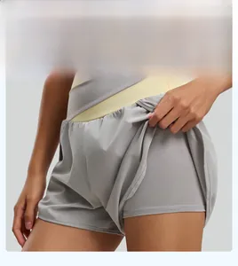 Détail du short de course double couche avec taille contrastée et doublure interne