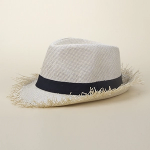 Chapeau de soleil en paille style Panama avec ruban noir et bords effilochés été