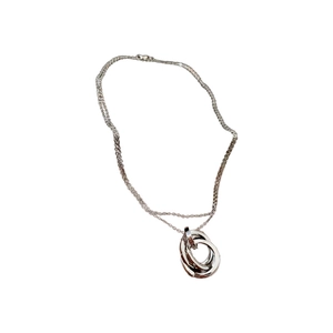 Minimalist silver interlocking triple circle pendant necklace with refined O-chain