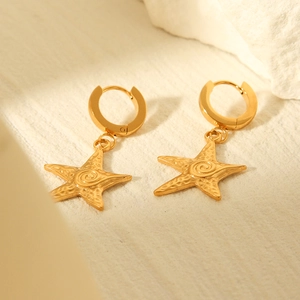 French retro style 18k gold starfish pendant hoop earrings with hammered texture