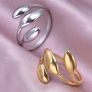 Polierte dreiblättrige offene Ringe aus Edelstahl in Gold- und Silbertönen
