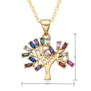 Detailansicht des goldenen Lebensbaum-Anhängers mit bunten Zirkonia und 18mm x 20mm Maßen