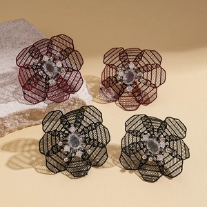 Retro hollow mesh flower earrings with rhinestones in burgundy and black tones