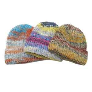 Trois bonnets en maille dégradée en laine mélangée pour la chaleur hivernale et le style