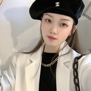Chic titanium steel spliced chain necklace worn with a white blazer and black beret