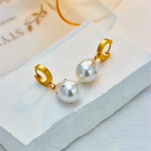 Vintage teardrop pearl earrings with rhinestones and gold-plated titanium steel finish