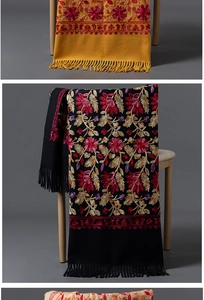 Détails de broderies florales sur châles épais jaune et noir avec finitions à franges élégantes