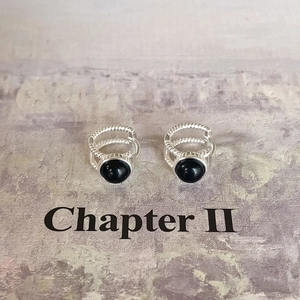 925 silver stud earrings with black onyx gemstone and vintage twisted rope texture design