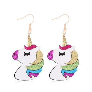 Ein Paar weiße Einhorn-Ohrhänger mit buntem Glitzer-Mähnen-Design für Kinder und Damen.