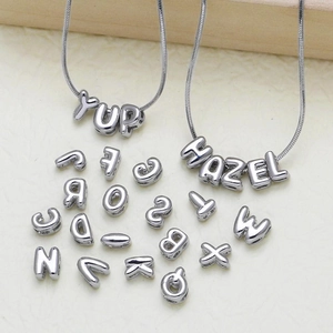 Collana con ciondoli 26 lettere dell'alfabeto in argento lucido acciaio inox