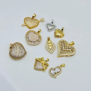 Collana con Ciondolo a Cuore in Rame Placcato Oro 18K Intarsiato con Zirconi Gioielli Romantici per Donna Regalo per San Valentino