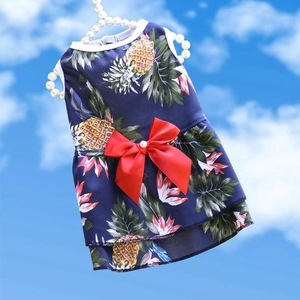 Vestido para perro azul marino con estampado de piña tropical y adorno de lazo rojo