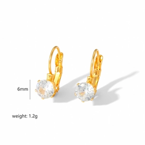 Boucles d'oreilles en acier doré 18 carats avec cristaux ronds clairs de 6 mm de large