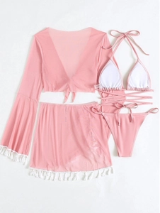 Detailansicht des rosa 4-teiligen Bikini-Sets mit Quasten-Mesh-Überwurf und Minirock