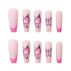 Unghie finte a ballerina rosa opaco con motivi a farfalla nera e design French classico