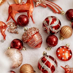 Lot de décorations de Noël rouges et dorées avec rennes et détails scintillants