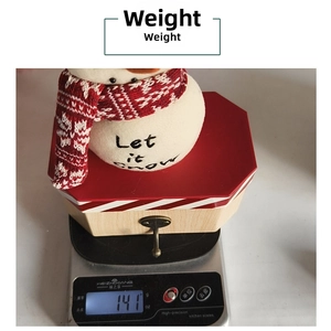 Weight measurement of cute snowman Christmas candy box showing 141g on a scale
