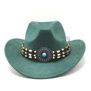 Chapeau de cowboy en suède vert foncé avec plaque en turquoise et ruban perlé décoratif