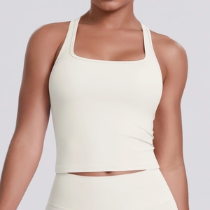 Vue détaillée du débardeur de sport blanc crème avec encolure carrée rétro