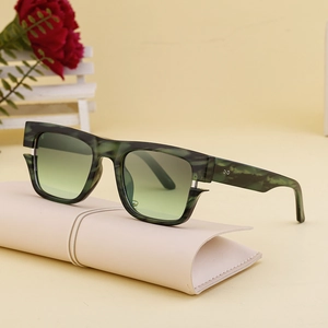 Men's polarized green tortoiseshell sunglasses with gradient lenses and leather case