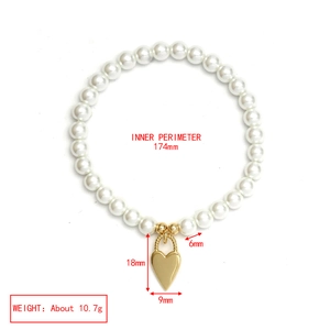 Detailansicht des Perlenarmbands mit goldenem Herzanhänger und Maßen von 174 mm Länge