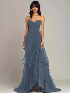 Robe de soirée bustier élégante bleu poudré avec jupe en mousseline à volants superposés