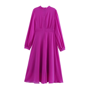 Abito longuette elegante in chiffon fucsia con collo alto a pieghe e design a linea A in vita