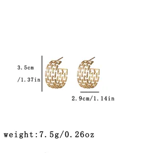 Detailed size chart for C-shaped hollow gold hoop earrings with specific measurements
