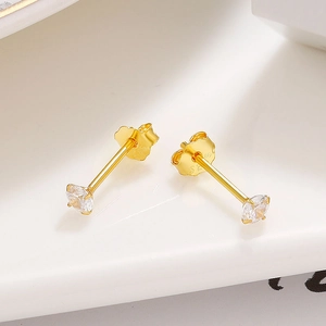 Elegant S925 sterling silver four-claw stud earrings with round clear zircon stones