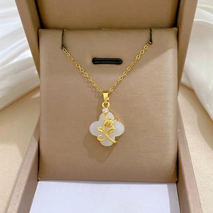 Titanium Steel Clover Rose Pendant Necklace Women Elegant Copper Cubic Zirconia Floral Light Luxury Jewelry Accessory
