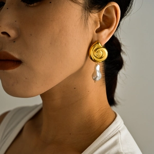 Freshwater Pearl Drop Earrings 18K Gold Plated Stainless Steel Conch Shell Design With 925 Sterling Silver Earring Post