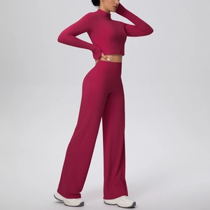 Détails de l'ensemble de yoga rouge rose avec haut demi-zip et pantalon large