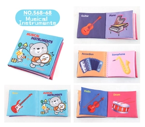 Détail du livre en tissu pour bébé avec instruments de musique et mots anglais